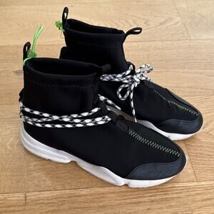 John Geiger - 002 Sneakers in Black White & Green